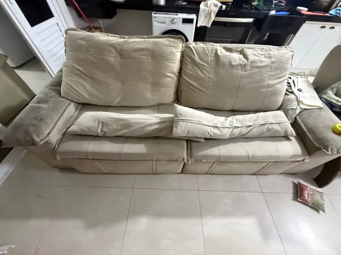 Sofá cama cor creme bom estado