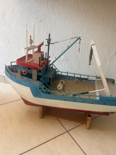 Relíquia do Artesanato Capixaba: Maquete Exclusiva de Barco Pesqueiro / Modelismo Náutico