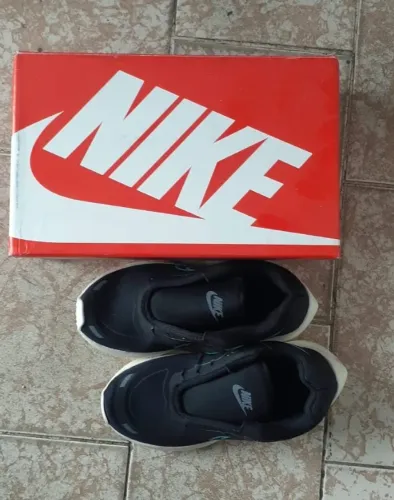 Tenis nike tamanho 36, na caixa e novo