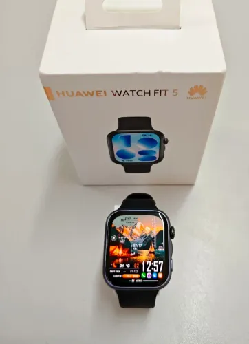 Smartwatch Huawei Watch Fit 5 com Tela AMOLED, GPS e À Prova d'Água - Excelente Estado