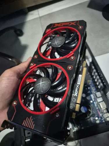 Rx460 de 4gb precisa apenas de um pequeno reparo por falta de uso.
