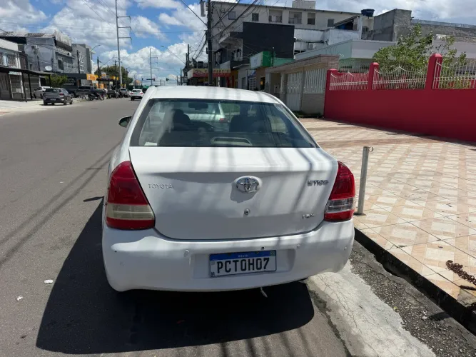 Toyota Etios X Sedan 1.5 Flex 16V 4P Mec. 2015