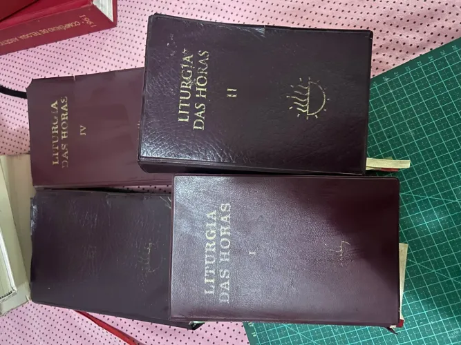 LITURGIA DAS HORAS 4 volumes 