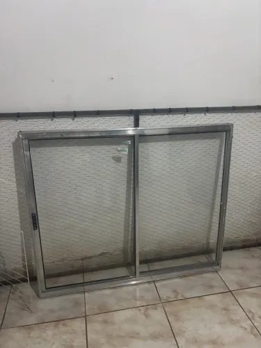 Janela de alumínio e vidro