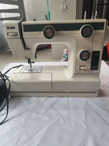 Máquina de costura Elgin modelo JX-2030