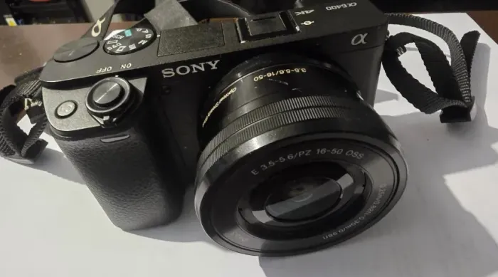 Câmera Sony A6400 Mirrorless com lente  Sony SELP1650 