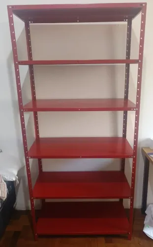 Estante metálica vermelha
