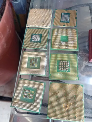 9 processadores sendo que 1 tá repitido!