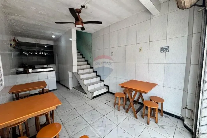 Prédio comercial no térreo e Residencial no andar superior