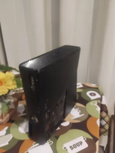 Xbox 360 Slim RGH com defeito - liga mas não inicia
