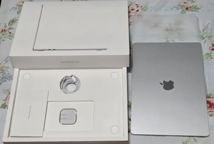 Macbook Air Apple 15", 512 GB, 16GB, chip M5