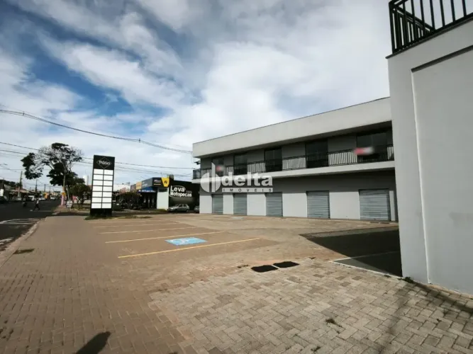 Loja em galeria disponível para locação no bairro Jardim Brasília em Uberlândia-MG