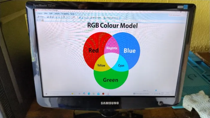 Monitor Samsung Syncmaster 732nw 15.6 "