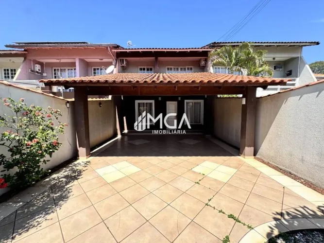 Sobrado com 4 dormitórios para alugar, 192 m² por R$ 4.417,00/mês - Jardim Lancaster - Foz