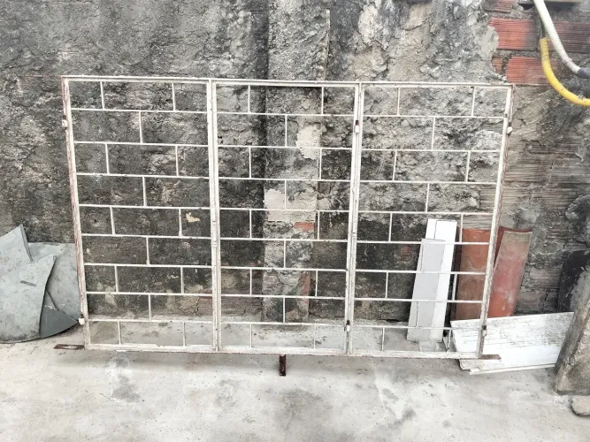 Vende-se Janelas para frente de casa