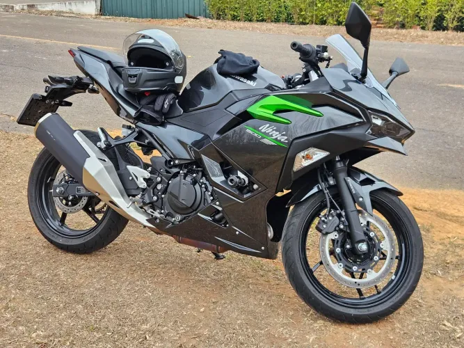 Kawasaki Ninja 500 2025/2025 - 10.000 km - Revisões na concessionária