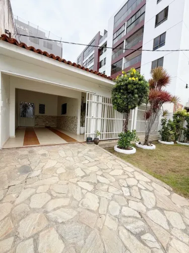 Alugo excelente casa 3 qtos Cabo Branco