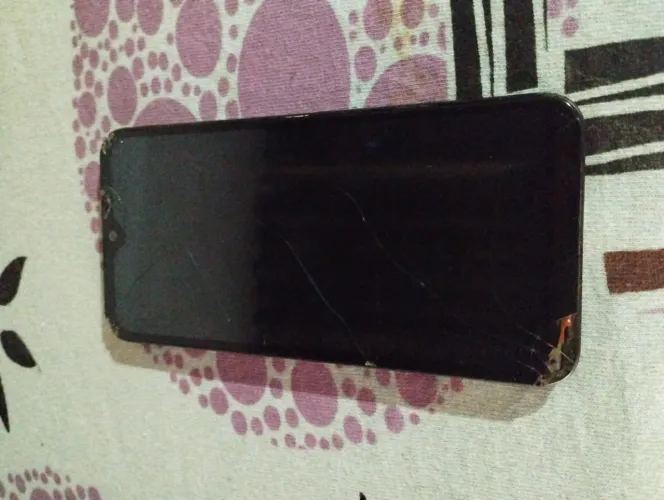 Tela de Galaxy a01 com aro trincada, funcionando com o touch falhando + tampa traseira.