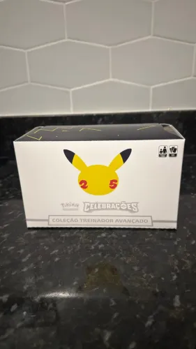 Elite Trainer Box - Coleção Treinador Avançado - Celebrações