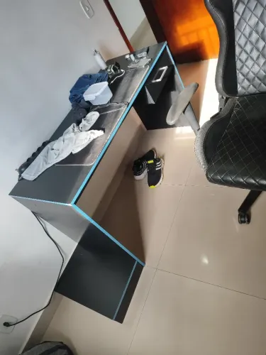 Cadeira gamer com mesa gamer 