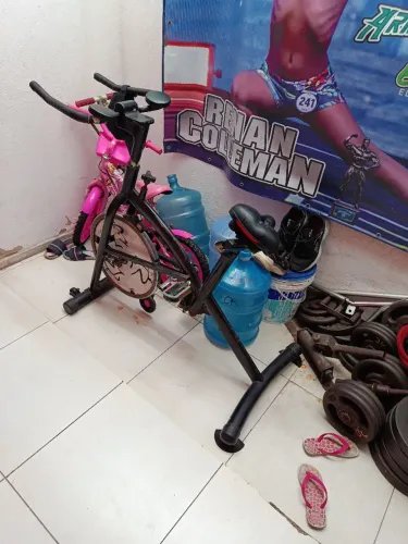 Vendo alguns pesos,barras e equipamentos de musculação