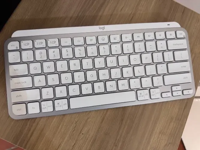 Teclado Logitech MX Keys Mini Branco pouco uso acompanha pelicula de silicone