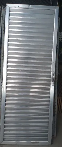 Porta alumínio 2,08m x 0,77 cm