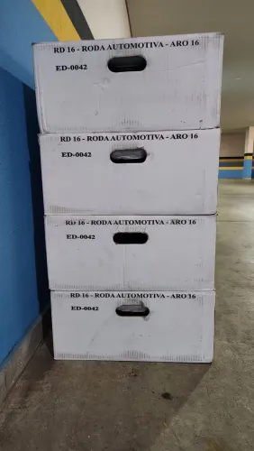 Jogo de rodas de aço e calotas aro 16 polegadas