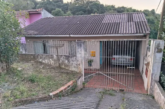 Imóvel para venda possui 738 metros quadrados em Cachoeira - Curitiba - PR