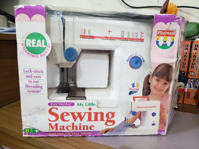 Maquina de costura infantil (Playwell) - anos 90