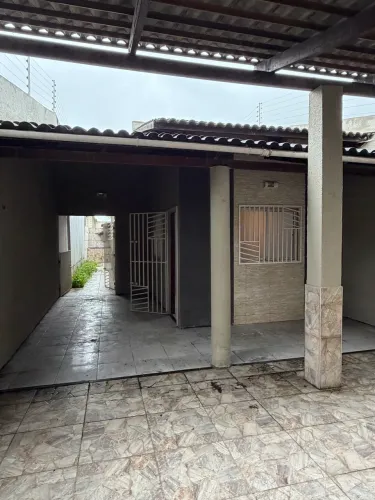 Casa Plana no Eusebio com 02 Quartos com Deck e Piscina