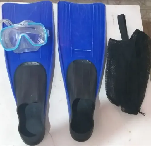 Nadadeira e óculos mergulho