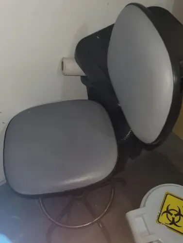 cadeira caixa executiva base plax sem braços