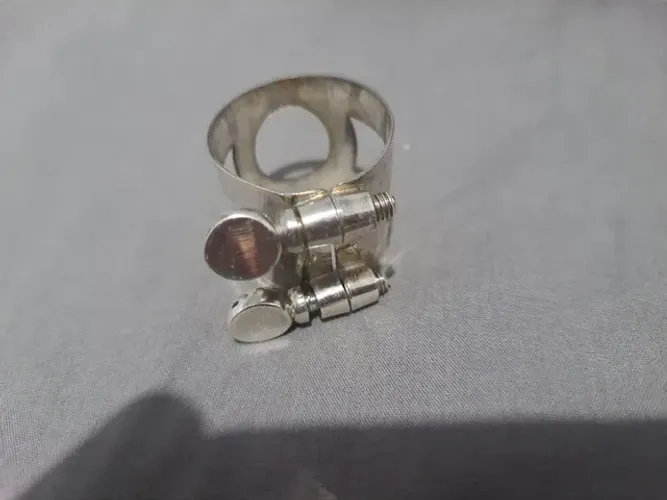 Abraçadeira sax alto