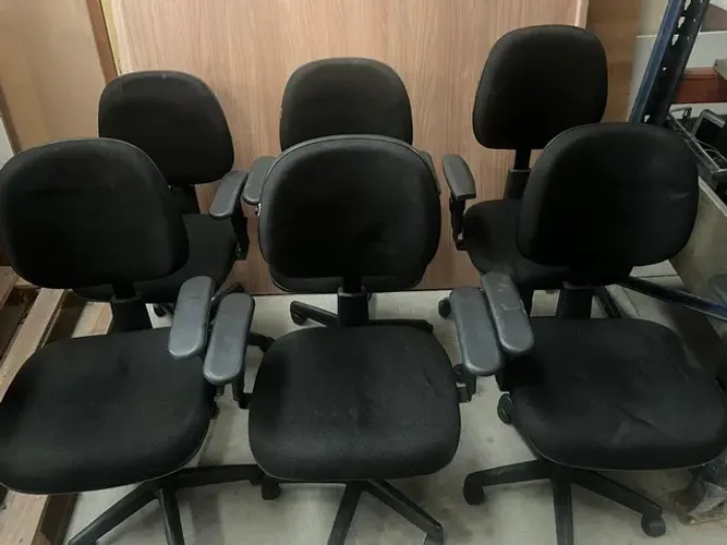 Cadeiras giratórias com regulagem 