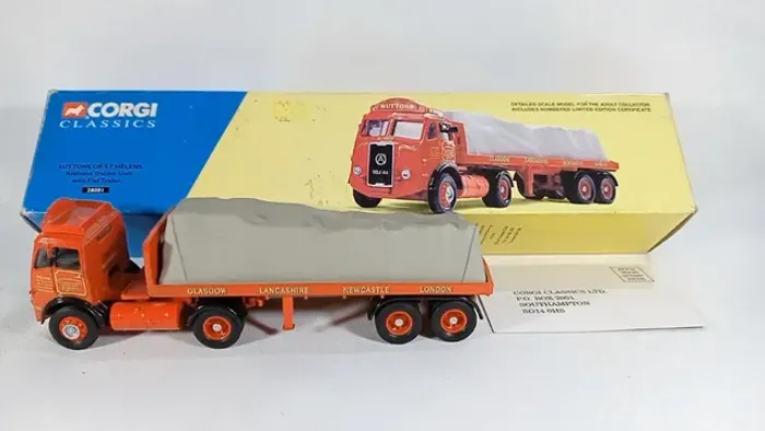 Caminhão Atkinson Tractor Unit com Flat trailer - tema Suttons of St. Helens - Corgi