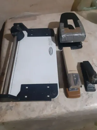 Calculadoras eletrônicas e material de escritório