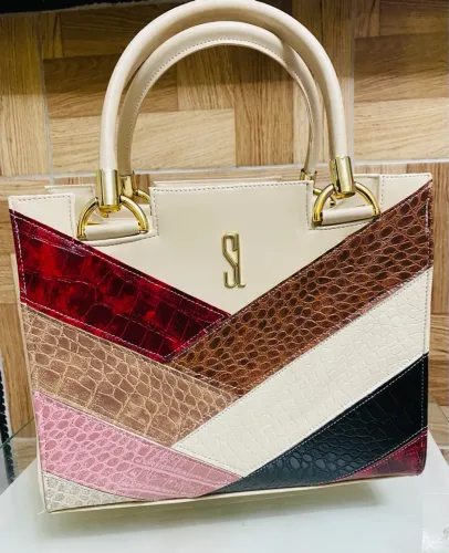 Bolsa Feminina Colorida com Design Moderno