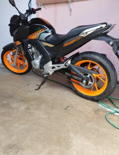 CB TWISTER 250C *EDIÇÃO ESPECIAL*