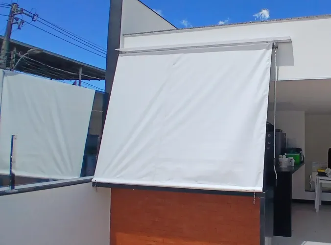 Toldo Retrátil em Lona Com Extrutura Metálica.a