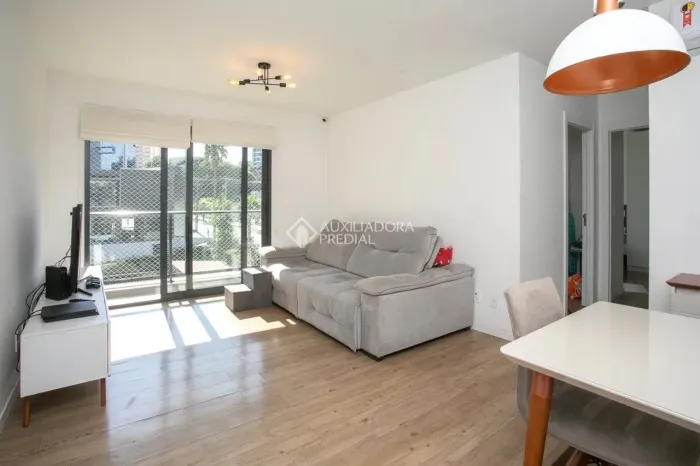 Apartamento mobiliado de 2 quartos com 1 vaga à venda no bairro Petrópolis em Porto Alegre