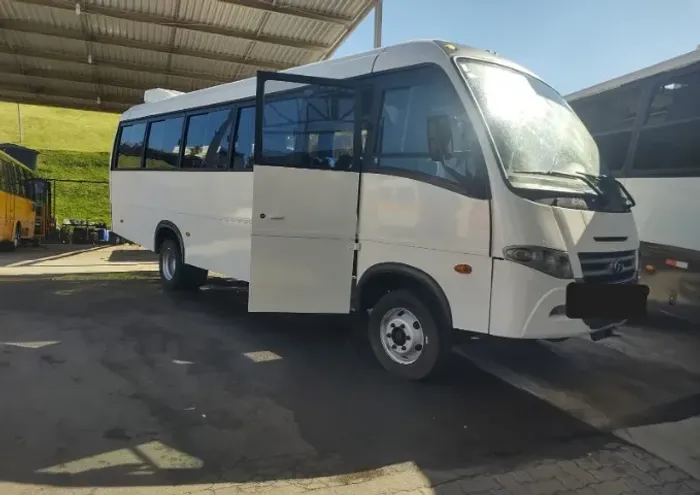 MICRO ÔNIBUS VOLARE V8L 28 LUGARES ANO 2015