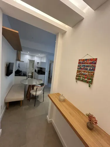 Apartamento quarto e sala mobiliado novo com vaga de garagem no bairro Peixoto
