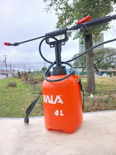 Pulverizador kala 4 litros novo leve e facil de usar