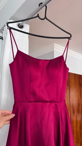 Vestido de festa longo bordô