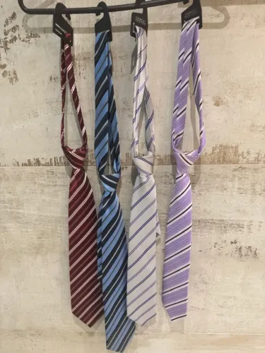 Vendo Kit com 4 Gravatas Cores Diversas