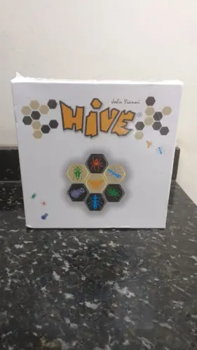 Jogo de Tabuleiro Hive - Novo e Lacrado