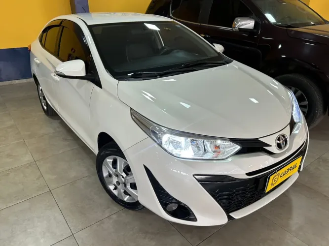Toyota Yaris Sedã 1.5 Automático 2021 ? Econômico e Confiável