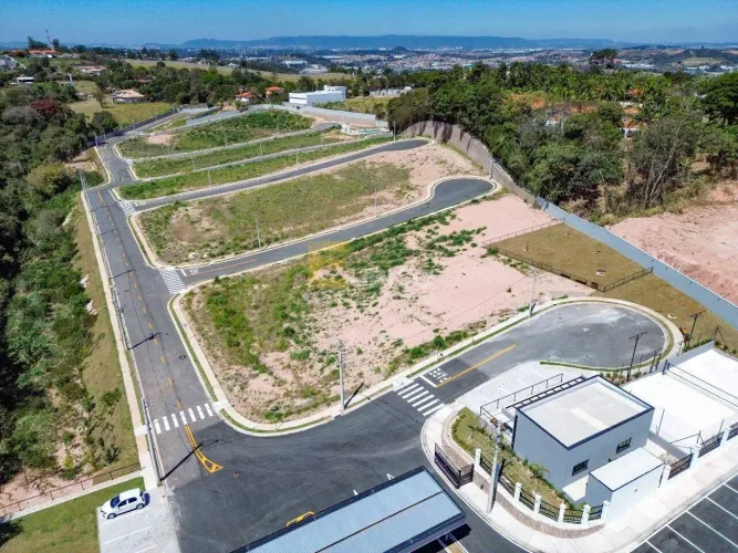 Terreno em Condomínio à Venda no Condomínio Residencial San Lucca em Vinhedo/SP