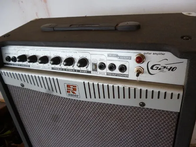 Amplificador de Guitarra Cubo Staner G240